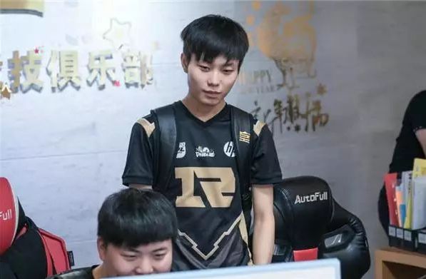 过持续地