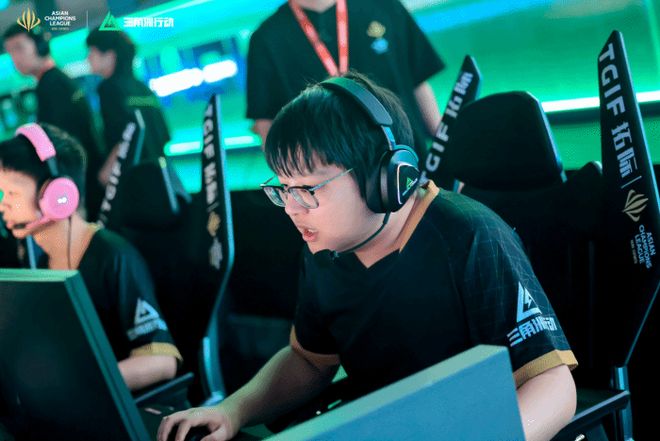 际赛事中崭 际赛事中崭