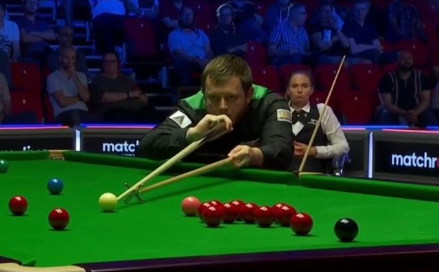 体操队在比 体操队在比