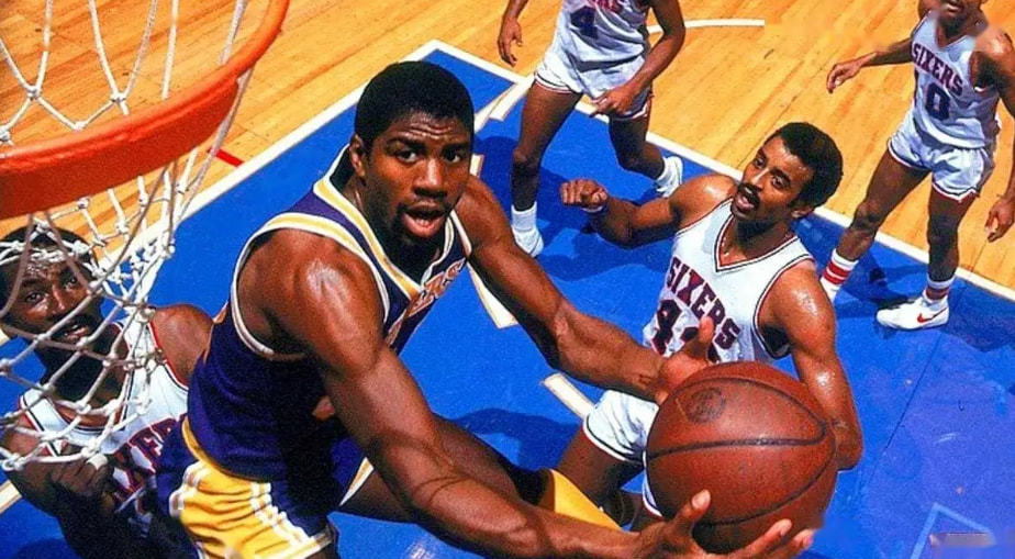 众为之倾倒 众为之倾倒